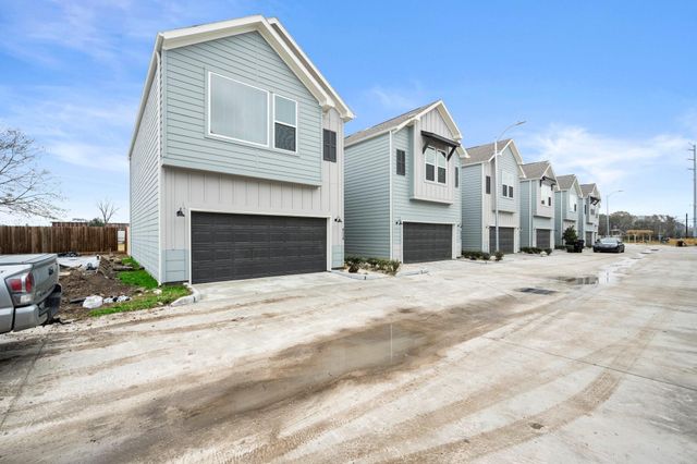 8118 Esther Acres, Houston, TX 77088