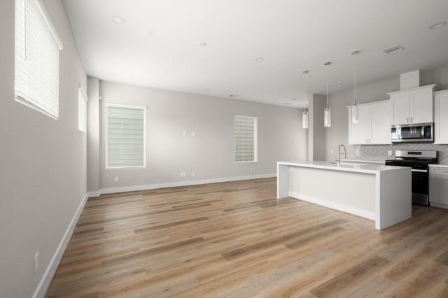 8118 Esther Acres, Houston, TX 77088