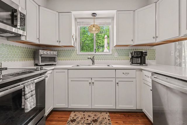 1447 Cedarwood Drive, Flushing, MI 48433