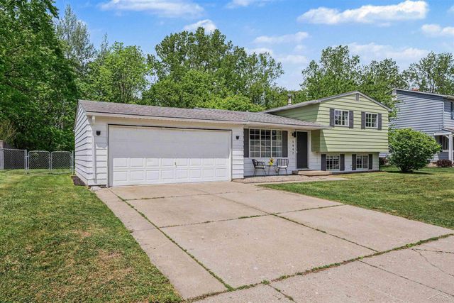 1447 Cedarwood Drive, Flushing, MI 48433