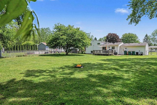 1447 Cedarwood Drive, Flushing, MI 48433