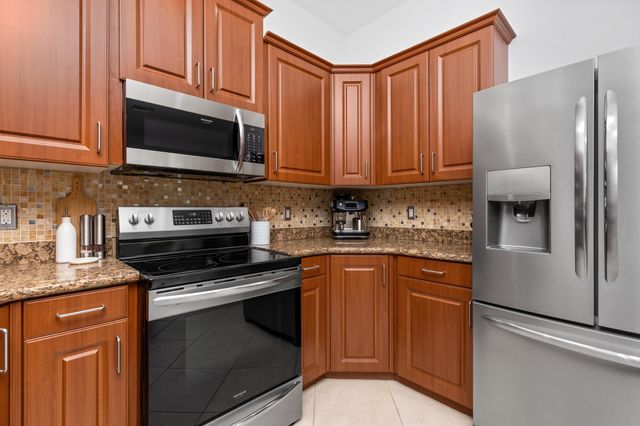 1222 NE 18th Avenue 1, Fort Lauderdale, FL 33304