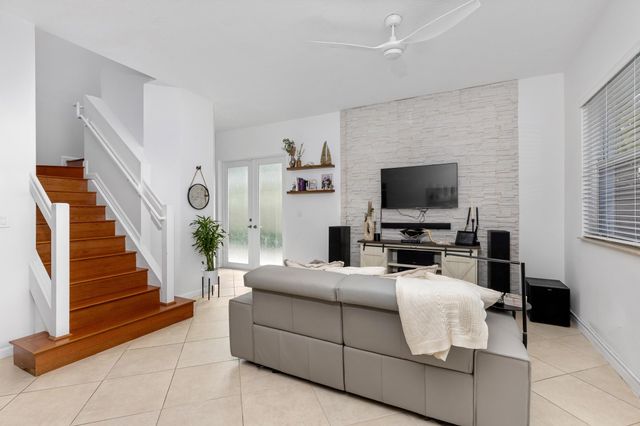 1222 NE 18th Avenue 1, Fort Lauderdale, FL 33304