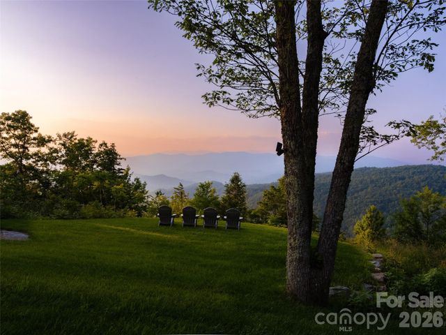 93 N Snow Ridge Drive, Hendersonville, NC 28792
