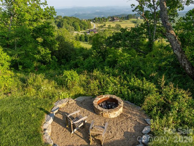 93 N Snow Ridge Drive, Hendersonville, NC 28792