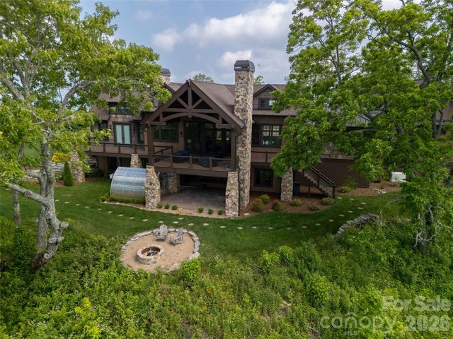 93 N Snow Ridge Drive, Hendersonville, NC 28792