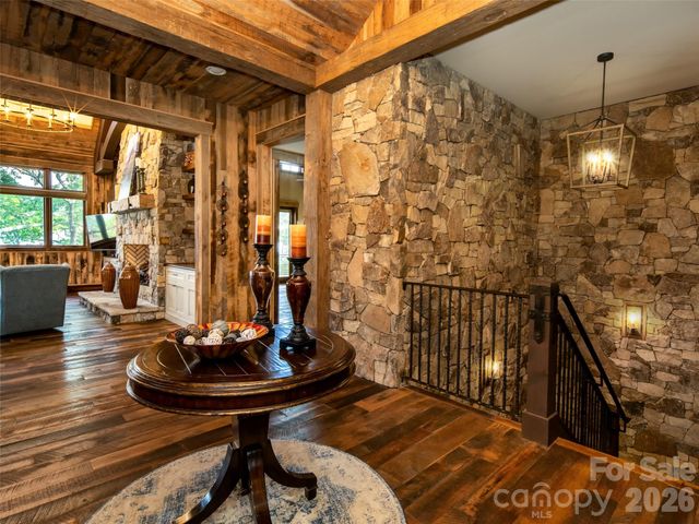 93 N Snow Ridge Drive, Hendersonville, NC 28792