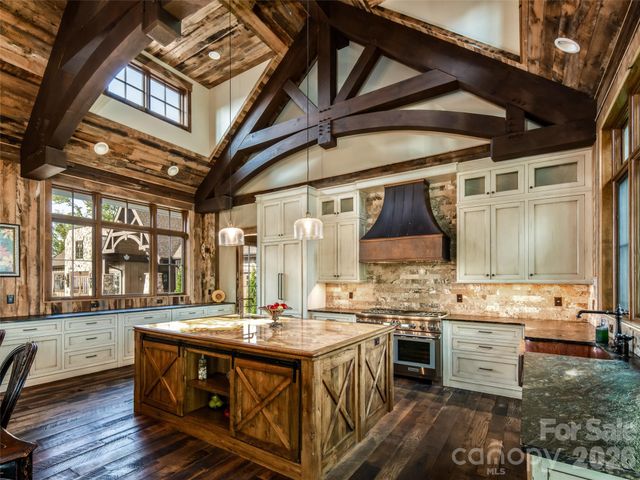 93 N Snow Ridge Drive, Hendersonville, NC 28792