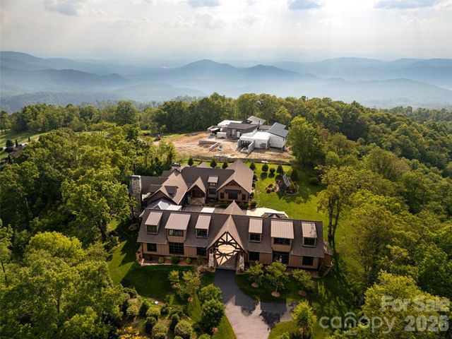 93 N Snow Ridge Drive, Hendersonville, NC 28792