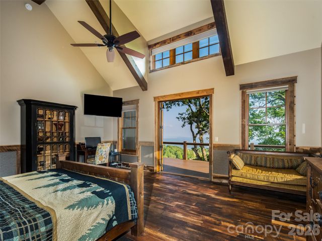 93 N Snow Ridge Drive, Hendersonville, NC 28792