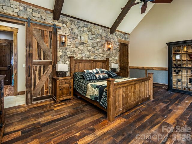 93 N Snow Ridge Drive, Hendersonville, NC 28792