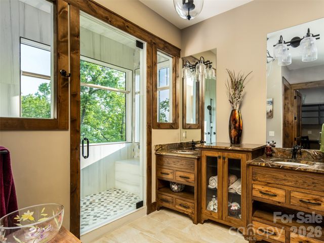 93 N Snow Ridge Drive, Hendersonville, NC 28792