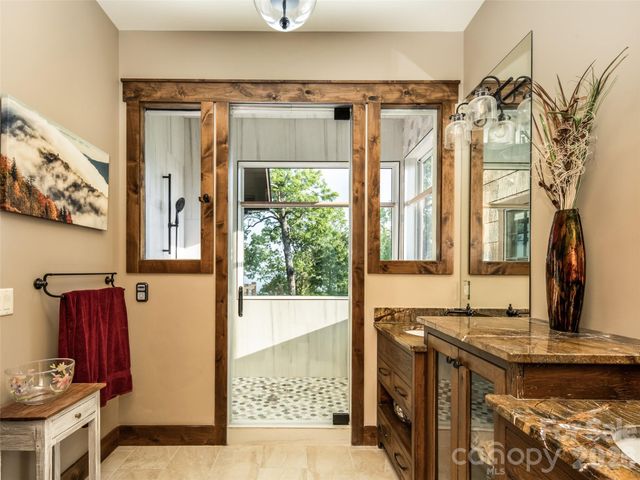 93 N Snow Ridge Drive, Hendersonville, NC 28792