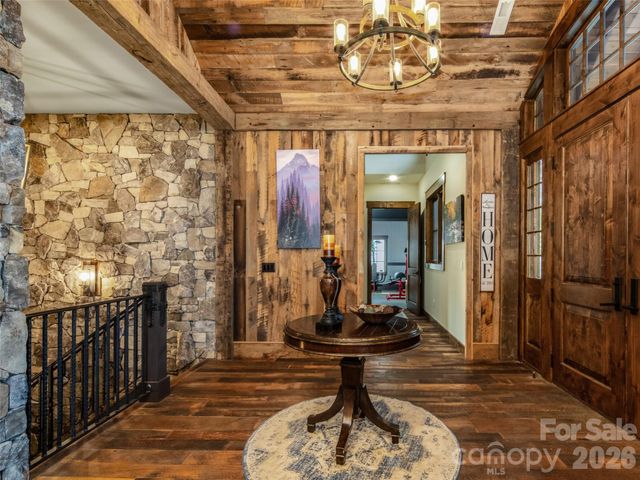 93 N Snow Ridge Drive, Hendersonville, NC 28792
