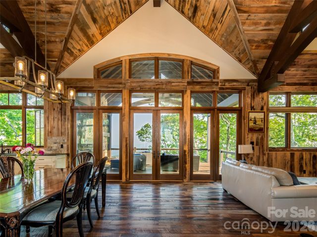 93 N Snow Ridge Drive, Hendersonville, NC 28792