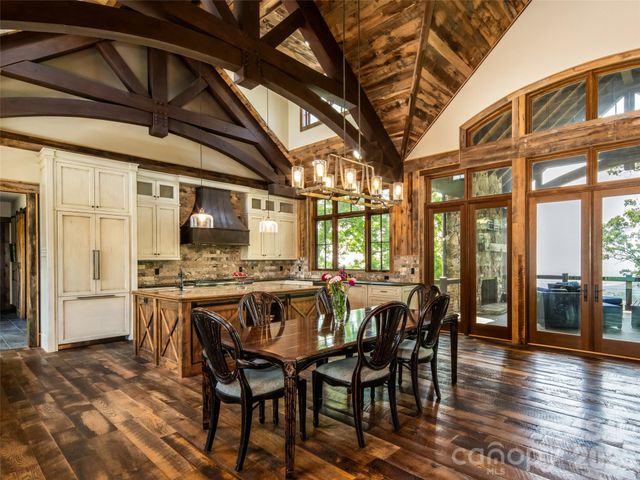 93 N Snow Ridge Drive, Hendersonville, NC 28792