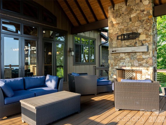 93 N Snow Ridge Drive, Hendersonville, NC 28792