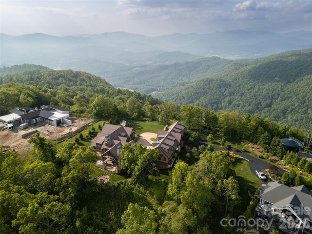93 N Snow Ridge Drive, Hendersonville, NC 28792
