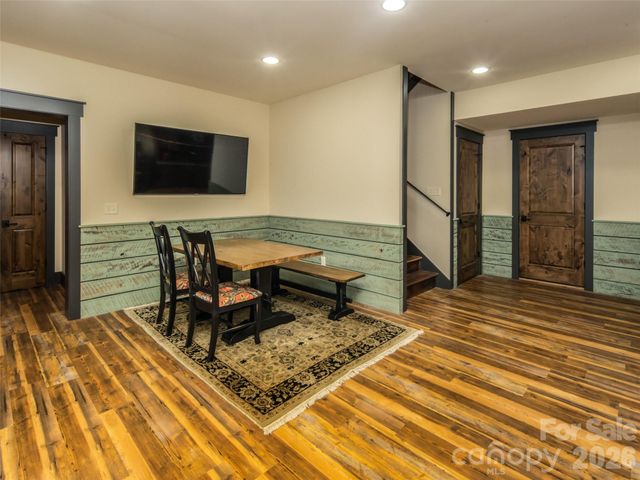 93 N Snow Ridge Drive, Hendersonville, NC 28792