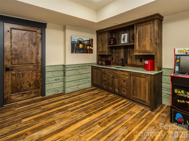 93 N Snow Ridge Drive, Hendersonville, NC 28792