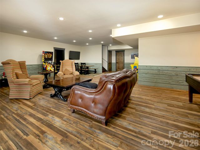 93 N Snow Ridge Drive, Hendersonville, NC 28792