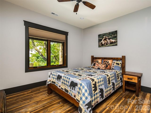 93 N Snow Ridge Drive, Hendersonville, NC 28792