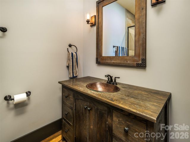 93 N Snow Ridge Drive, Hendersonville, NC 28792
