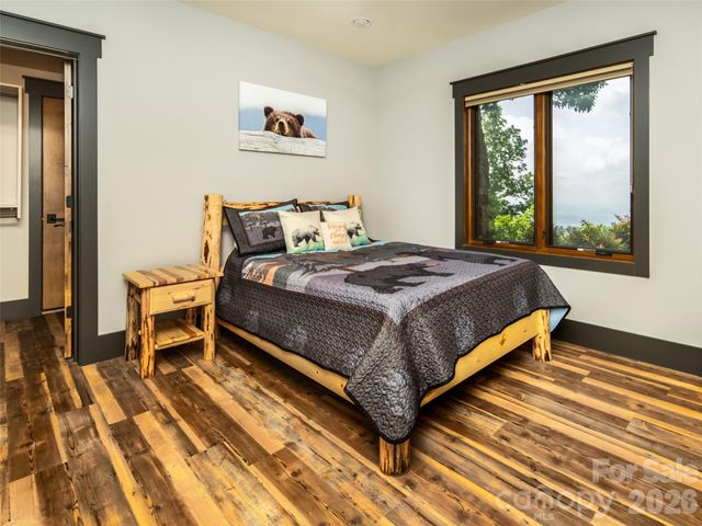 93 N Snow Ridge Drive, Hendersonville, NC 28792
