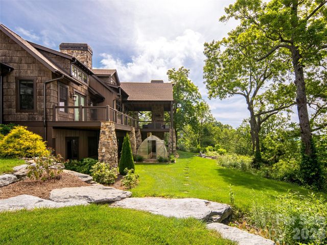 93 N Snow Ridge Drive, Hendersonville, NC 28792