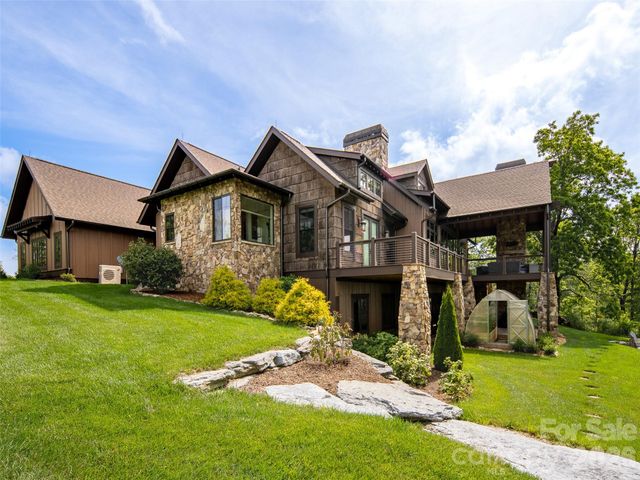 93 N Snow Ridge Drive, Hendersonville, NC 28792
