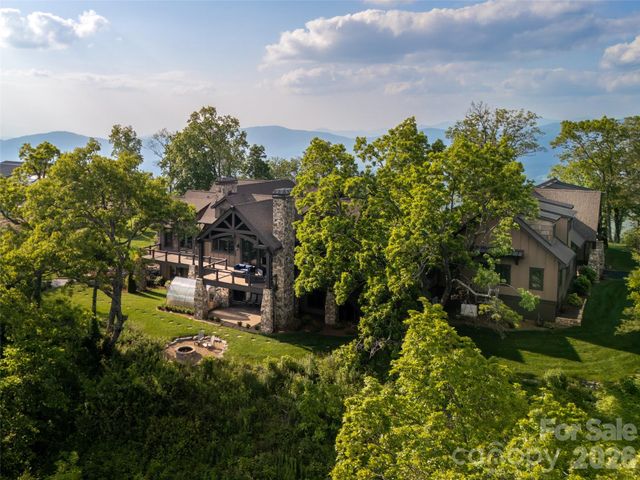 93 N Snow Ridge Drive, Hendersonville, NC 28792