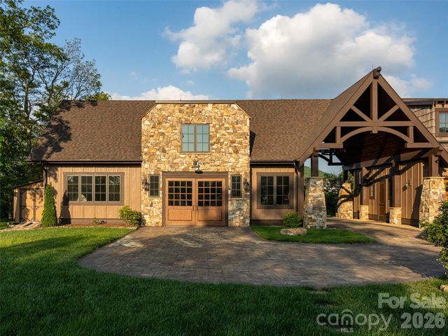 93 N Snow Ridge Drive, Hendersonville, NC 28792