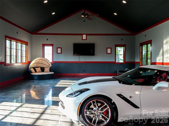 93 N Snow Ridge Drive, Hendersonville, NC 28792