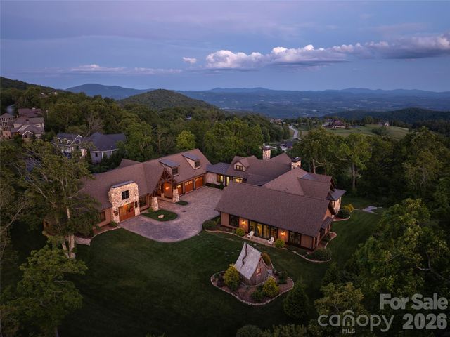 93 N Snow Ridge Drive, Hendersonville, NC 28792