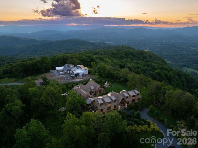 93 N Snow Ridge Drive, Hendersonville, NC 28792
