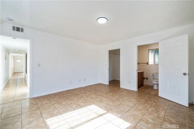 1585 E 48th Place, Los Angeles, CA 90011