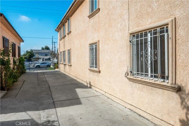 1585 E 48th Place, Los Angeles, CA 90011