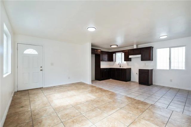 1585 E 48th Place, Los Angeles, CA 90011