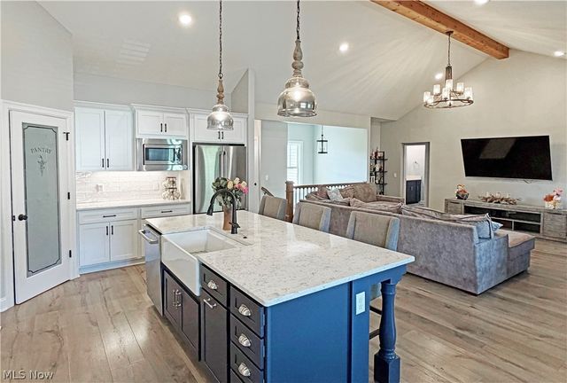 490 Byberry Drive NE, Hartville, OH 44632