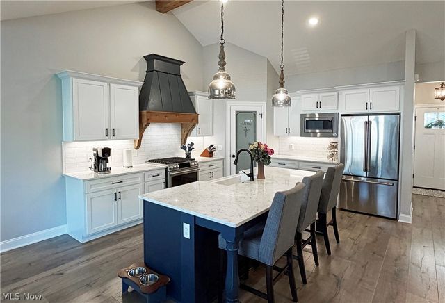 490 Byberry Drive NE, Hartville, OH 44632
