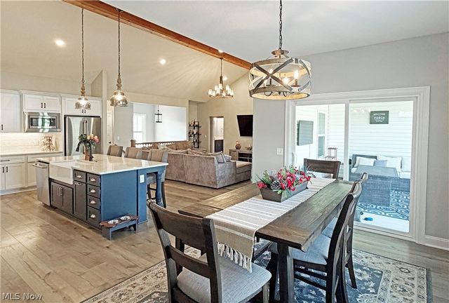 490 Byberry Drive NE, Hartville, OH 44632