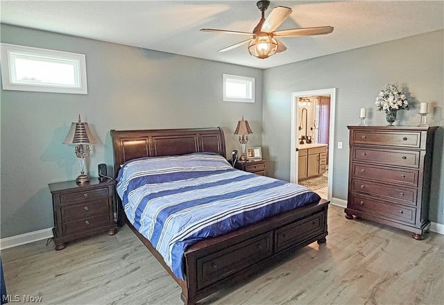 490 Byberry Drive NE, Hartville, OH 44632