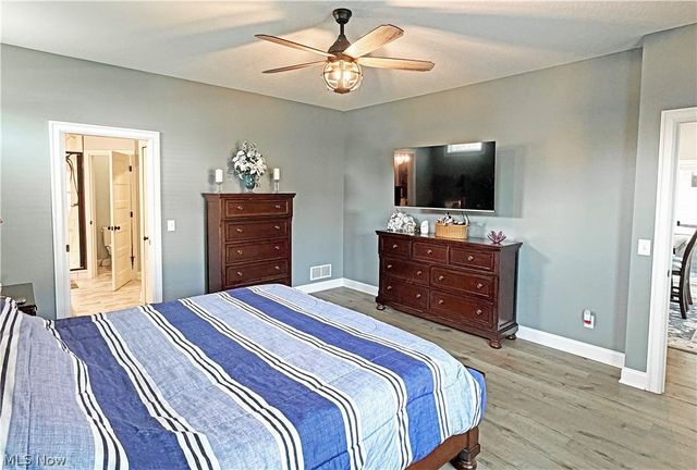 490 Byberry Drive NE, Hartville, OH 44632
