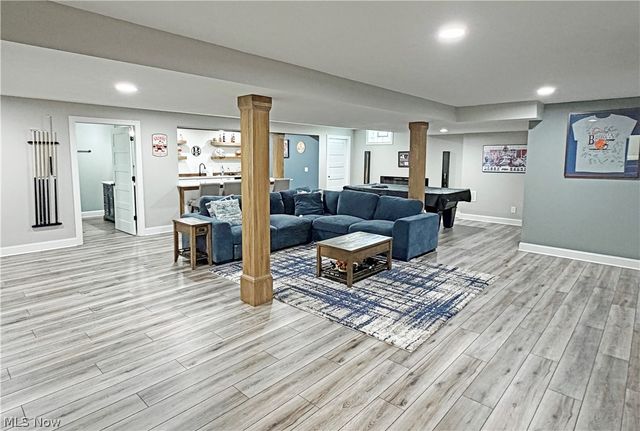 490 Byberry Drive NE, Hartville, OH 44632