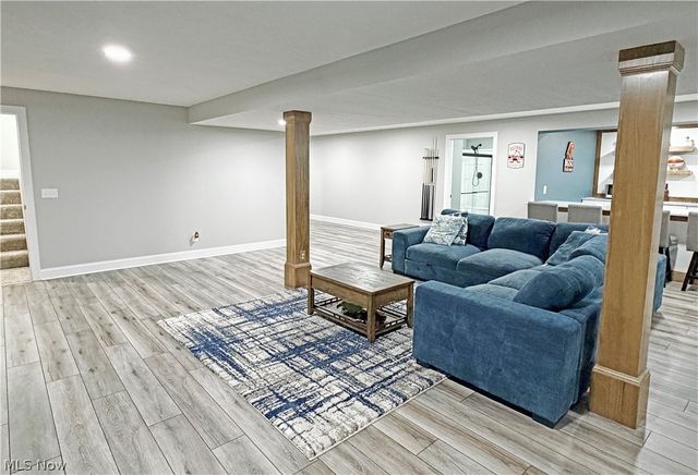 490 Byberry Drive NE, Hartville, OH 44632