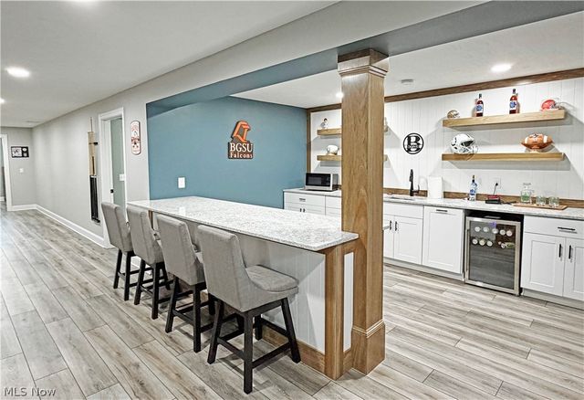 490 Byberry Drive NE, Hartville, OH 44632