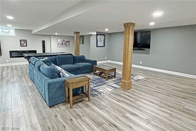 490 Byberry Drive NE, Hartville, OH 44632