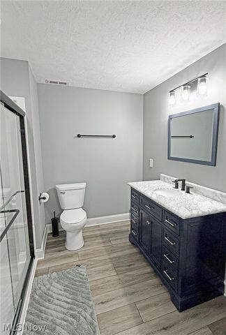 490 Byberry Drive NE, Hartville, OH 44632