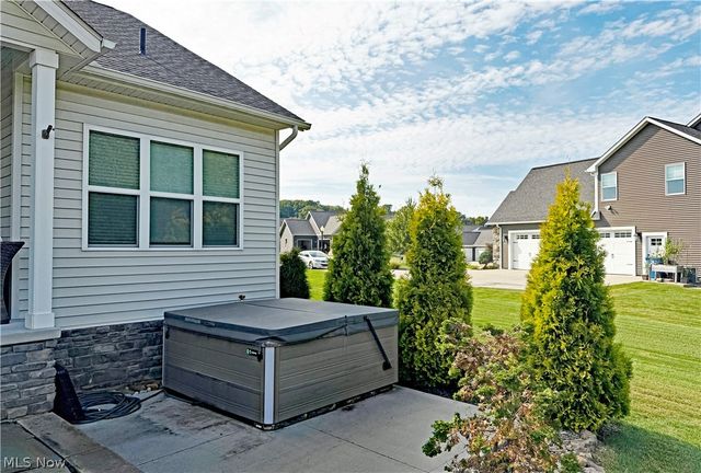 490 Byberry Drive NE, Hartville, OH 44632