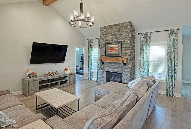 490 Byberry Drive NE, Hartville, OH 44632